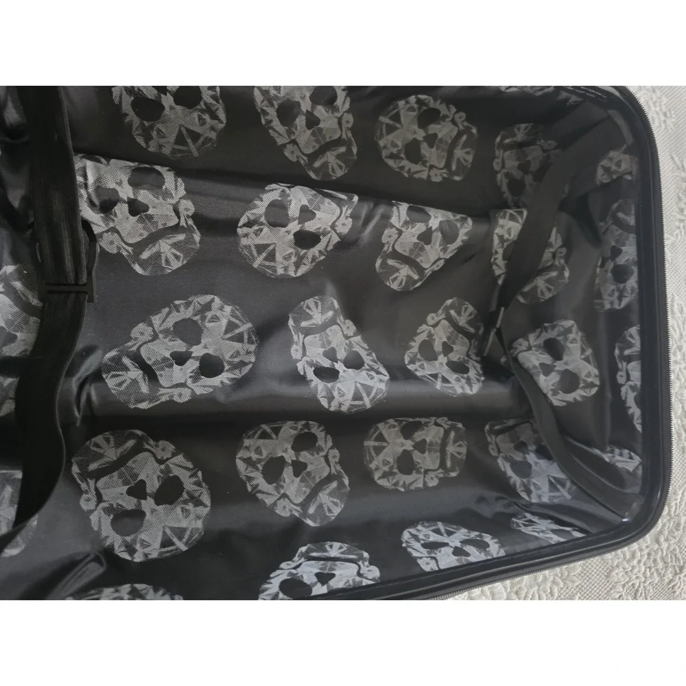 IT LUGGAGE Sugar Skull BLACK Hard Spinner GOTH Expandable 18x13 Suitcase